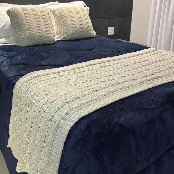 Kit Peseira de Tricot + 2 Capas de Almofada para Cama e Sofá Casal Padrão, Quenn e King Decoração FI - Atitude Imagem de Kit Peseira de Tricot + 2 Capas de Almofada para Cama e Sofá Casal Padrão, Quenn e King Decoração FI