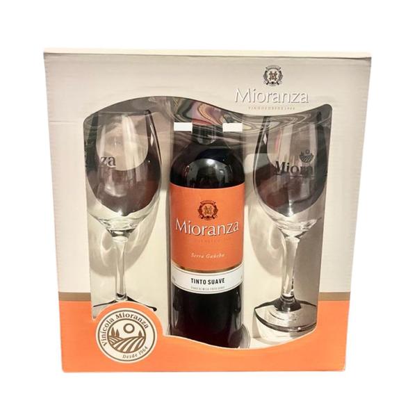 Kit Presente Vinho Tinto Suave Mioranza 750ml + 2 Taças Imagem de Kit Presente Vinho Tinto Suave Mioranza 750ml + 2 Taças