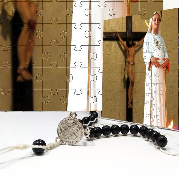 Kit Quebra-Cabeças Religiosos de 120 peças com caixa de MDF Exclusiva + Terço Especial - Reidopendrive Imagem de Kit Quebra-Cabeças Religiosos de 120 peças com caixa de MDF Exclusiva + Terço Especial