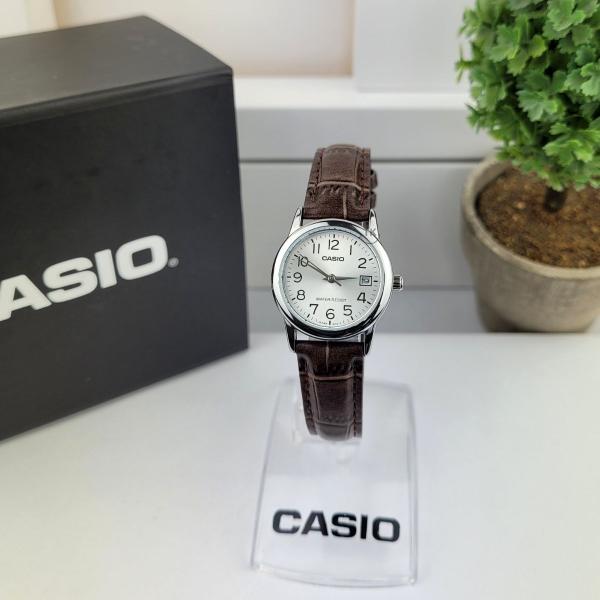 Imagem de Kit Relógio de Pulso Casio Feminino Analógico Analógico Casual Social Elegante Pulseira Couro Presente Luxo Resistente Água Prata LTP-V002L-7B2UDF + Fone de Ouvido