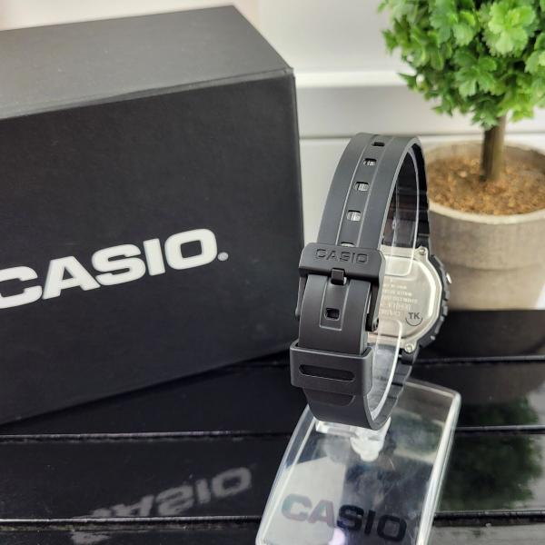 Imagem de Kit Relógio de Pulso Casio Infantil Masculino Resistente Água Calndário Alarme Digital LA-20WHS + Carrinho Miniatura