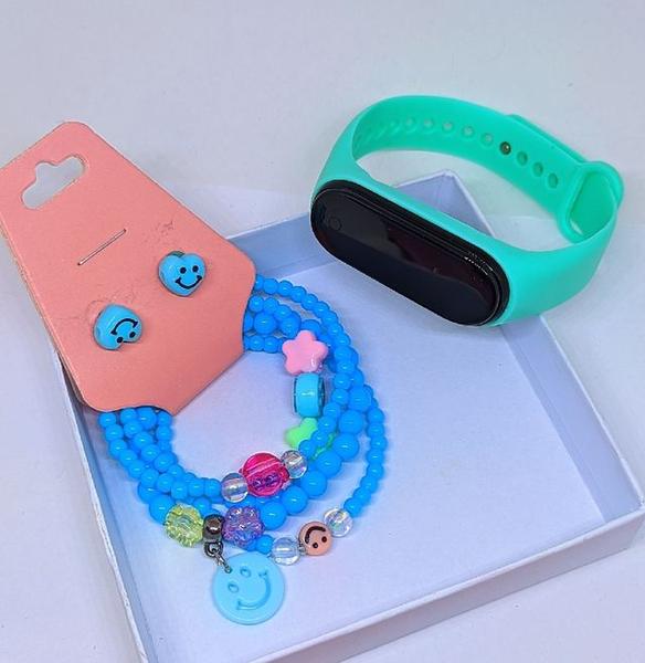 Imagem de Kit Relógio Infantil Digital Bracelete Prova Agua + Conjunto Pulseiras Infantis Miçangas Coloridas e Brincos Meninas