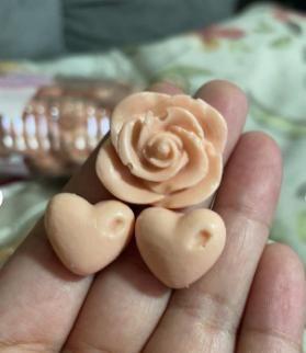 Kit sabonete 50un mini rosa + 50un mini coração lembrancinha - D&C Imagem de Kit sabonete 50un mini rosa + 50un mini coração lembrancinha