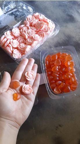 Kit sabonete 50un mini rosa + 50un mini coração lembrancinha - D&C Imagem de Kit sabonete 50un mini rosa + 50un mini coração lembrancinha
