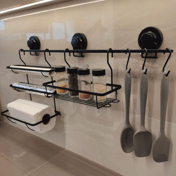 Kit Suporte Barra Cozinha Preta 70cm 3 Ganchos Ventosa Porta Rolos Temperos Condimentos - Schmitt Imagem de Kit Suporte Barra Cozinha Preta 70cm 3 Ganchos Ventosa Porta Rolos Temperos Condimentos