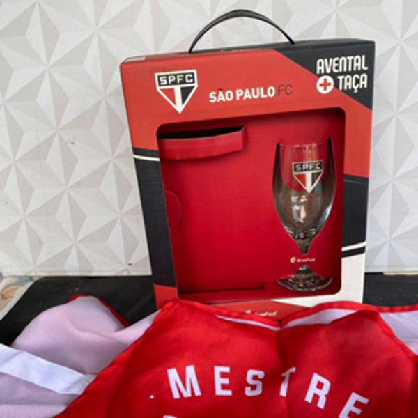 Imagem de Kit taça + avental personalizado do São Paulo time com 2 peças na caixa de presente