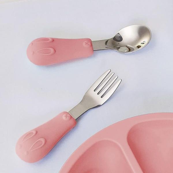 Kit talheres cabo em silicone rosa buba Imagem de Kit talheres cabo em silicone rosa buba