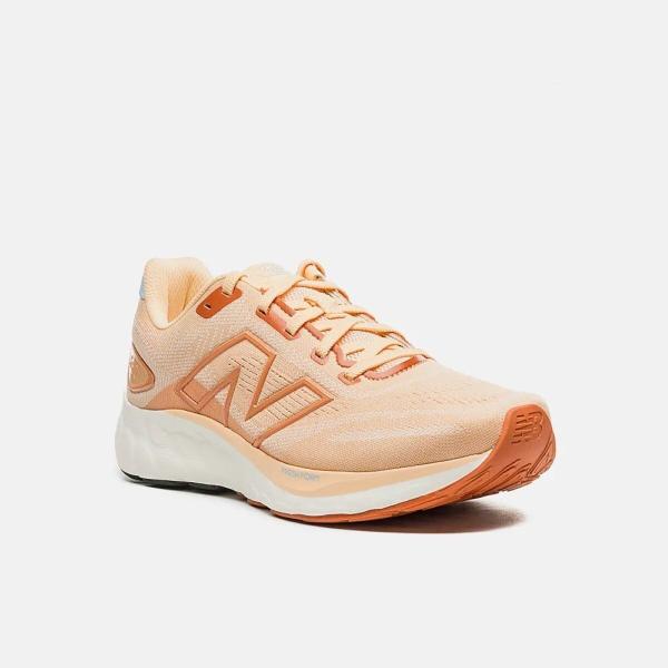 Imagem de Kit Tênis New Balance Fresh Foam 680 v8 Feminino + 3 Pares de Meias