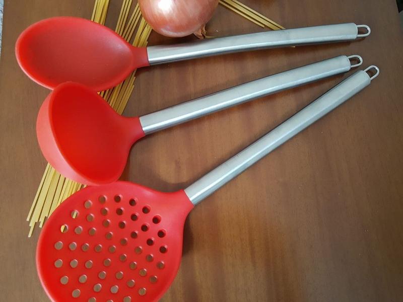 Imagem de Kit Utensílios De Cozinha Silicone C/ Cabo Metal Vermelho 3 pcs