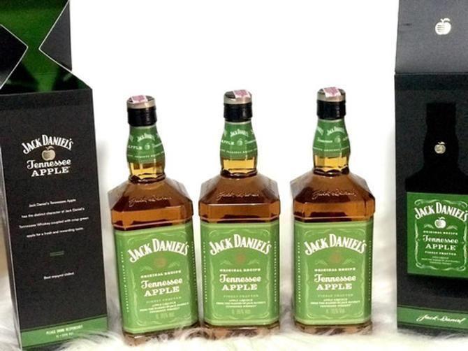 Imagem de Kit Whisky Jack Daniel'S Tennessee Apple 1L Com 3 Garrafas