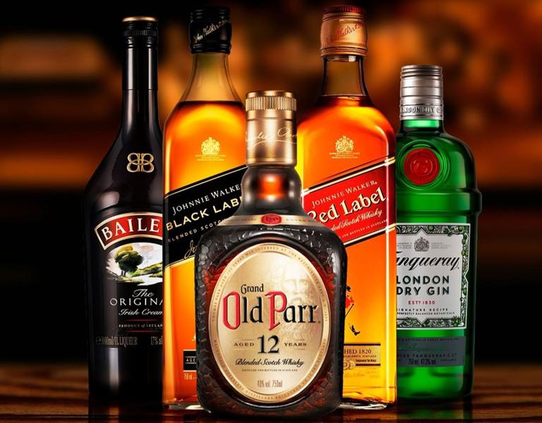 Imagem de Kit Whisky Johnnie Walker + Licor  Bailey's + Old Parr 12 Anos 1 Litro + Gin Tanqueray 750ml