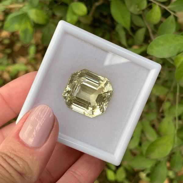 Imagem de Kunzita Amarela EmeraldCut 45,08ct