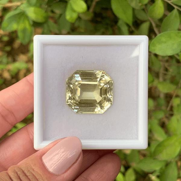 Imagem de Kunzita Amarela EmeraldCut 45,08ct