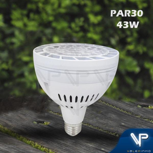 Lâmpada led par30 43w 45g 3000k(branco quente)e27 bivolt - LuzSollar Imagem de Lâmpada led par30 43w 45g 3000k(branco quente)e27 bivolt