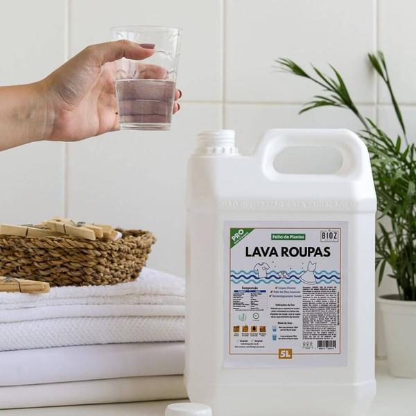 Imagem de Lava Roupas Liquido Refil 5L Bioz Green Formula Com Ingredientes Naturais Rende Ate 30 Lavagens