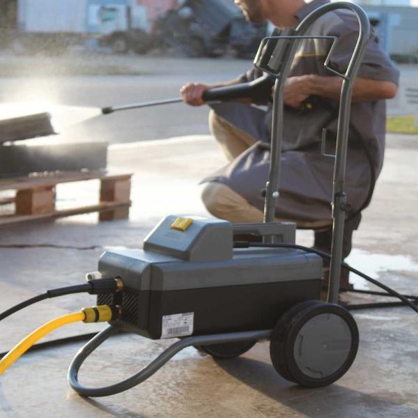 Lavadora Alta Pressão 2200W / 1500W Karcher HD 585 Imagem de Lavadora Alta Pressão 2200W / 1500W Karcher HD 585
