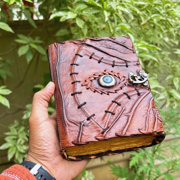 Imagem de Leather Journal Hocus Pocus Blank Spell Book of Shadows com cadeado