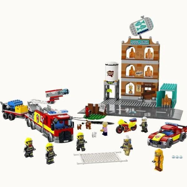 Imagem de Lego 60321 City - Corpo De Bombeiros C/ Caminhão, Carro e Moto  766 peças