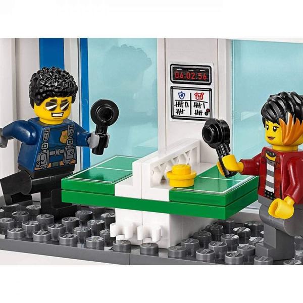 Imagem de LEGO City Police Station 60246 Brinquedo de Polícia, Fun Building Se