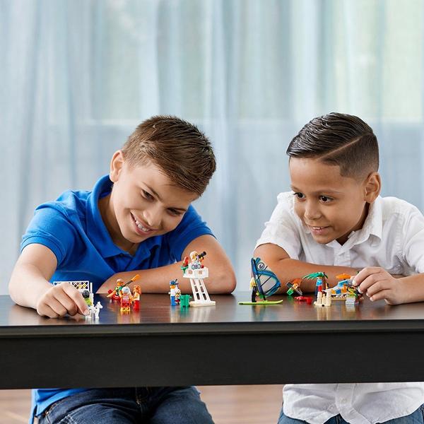 Imagem de LEGO City Town People Pack  Kit de Construção Fun at The Beach 60153 (169 Peças)