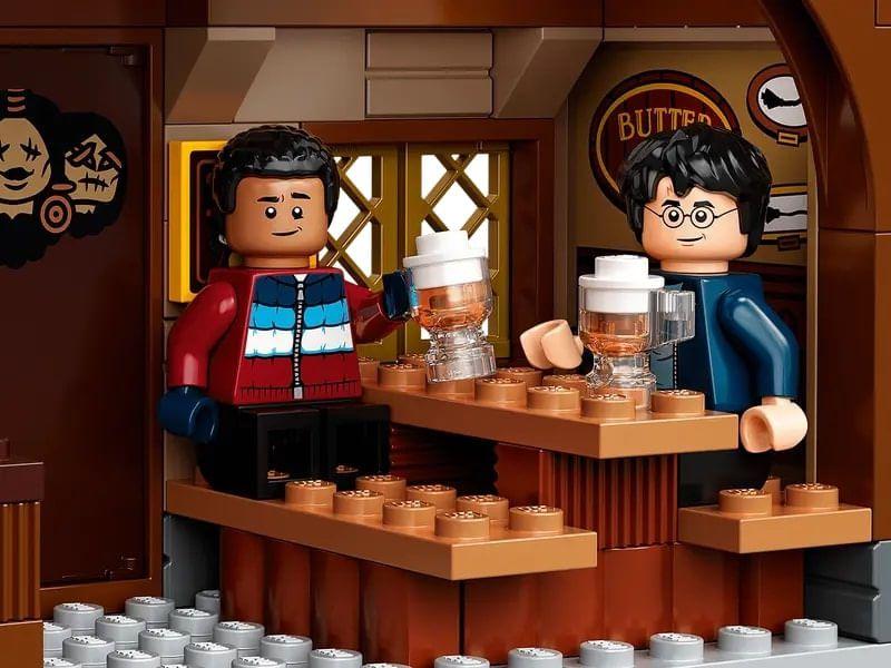 Imagem de LEGO Harry Potter - Visitando a Aldeia Hogsmeade - 851 Peças - 76388