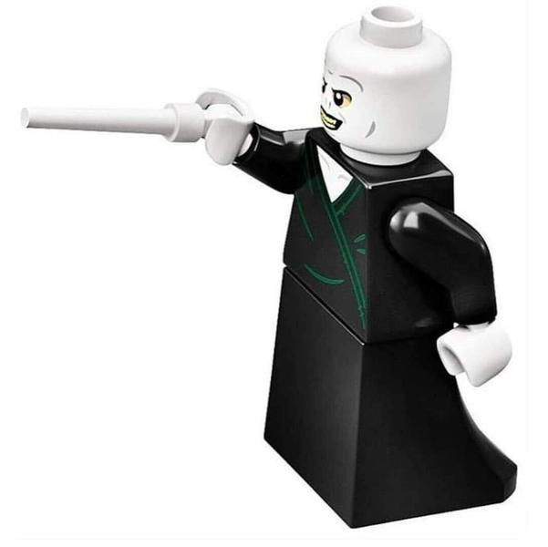 Imagem de LEGO: Minifigura Lord Voldemort com Varinha Branca