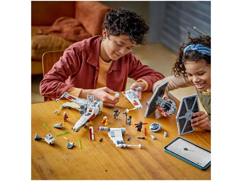 LEGO Mistura de TIE Fighter e X-Wing 75393 - 1063 Peças Imagem de LEGO Mistura de TIE Fighter e X-Wing 75393