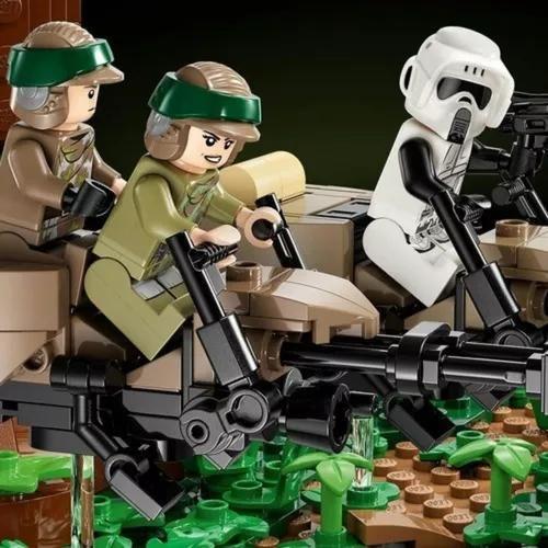 Lego Star Wars Diorama Da Perseguição De Speeder Em Endor 75353 Imagem de Lego Star Wars Diorama Da Perseguição De Speeder Em Endor 75353