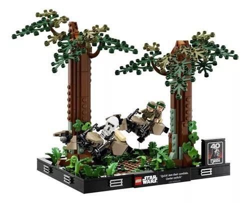 Lego Star Wars Diorama Da Perseguição De Speeder Em Endor 75353 Imagem de Lego Star Wars Diorama Da Perseguição De Speeder Em Endor 75353