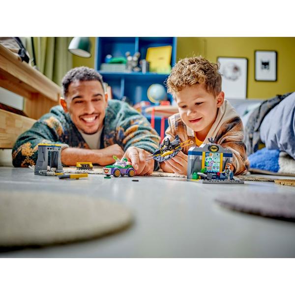 Lego Super Heroes Batman Batgirl e Coringa 76272 com 184pcs Imagem de Lego Super Heroes Batman Batgirl e Coringa 76272 com 184pcs