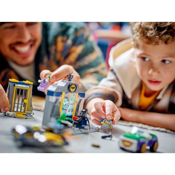 Lego Super Heroes Batman Batgirl e Coringa 76272 com 184pcs Imagem de Lego Super Heroes Batman Batgirl e Coringa 76272 com 184pcs