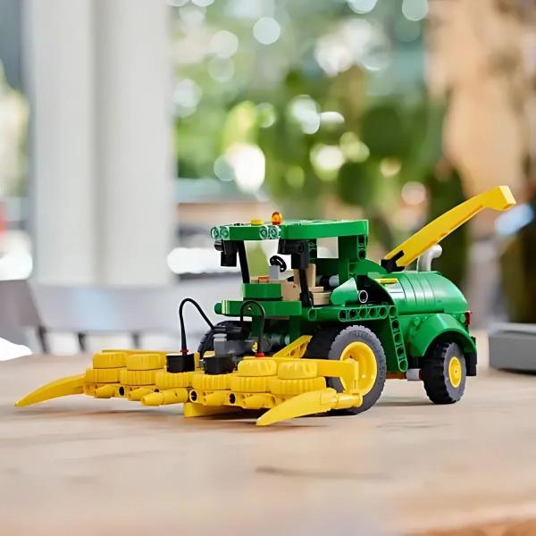 Imagem de Lego Technic John Deere 9700 Colheitadeira de Forragem - 42168