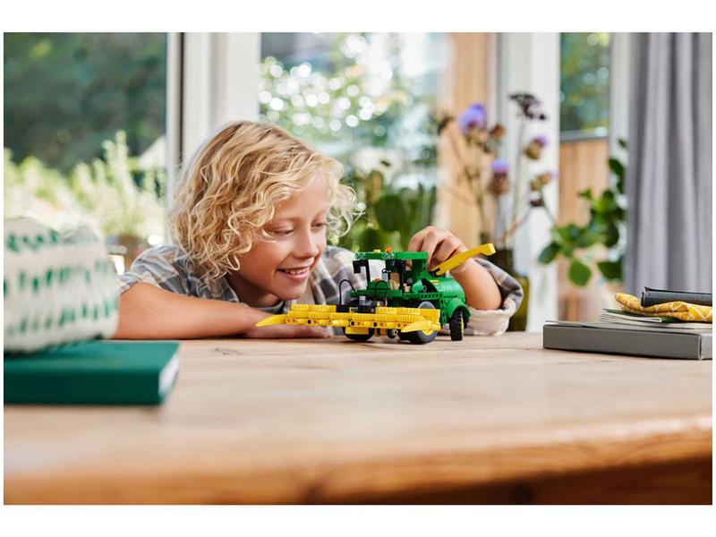 Imagem de LEGO Technic John Deere 9700 Forage Harvester - 42168 559 Peças