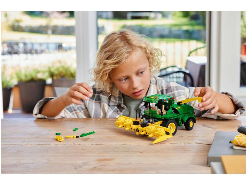 Imagem de LEGO Technic John Deere 9700 Forage Harvester