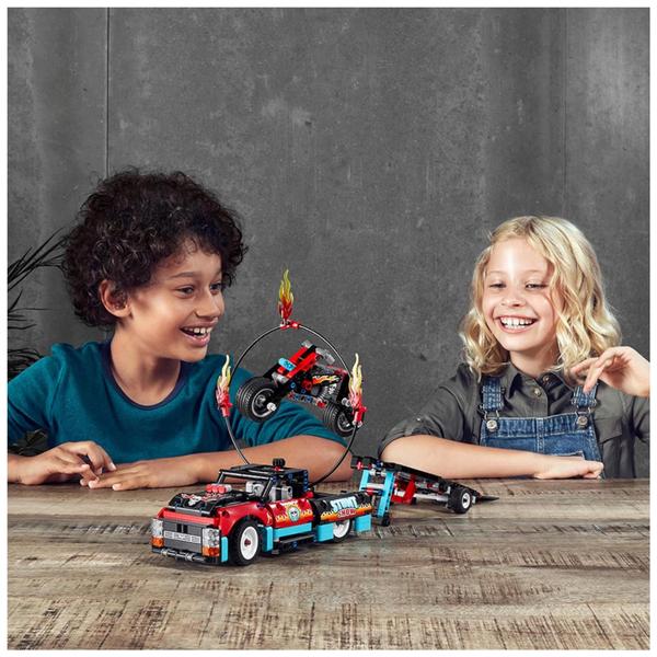 Imagem de LEGO Technic Motocicleta e Caminhão de Acrobacias - 673419318594