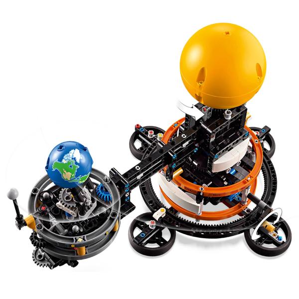 Imagem de LEGO Technic - Planeta Terra e Lua em Órbita