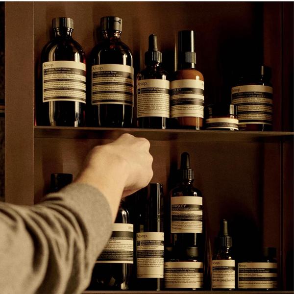 Limpador Aesop Amazing Face, não secante, com casca de mandarim, 100mL Imagem de Limpador Aesop Amazing Face, não secante, com casca de mandarim, 100mL