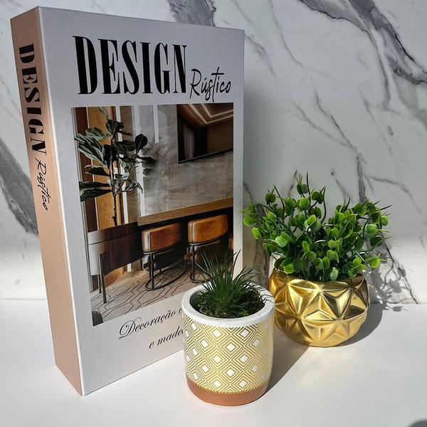 Imagem de Livro decorativo, vaso dourado e vaso estampa geométrica