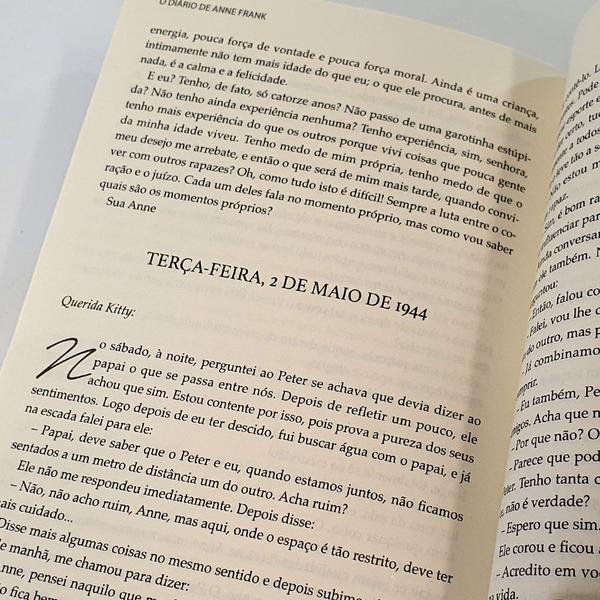 Imagem de Livro Físico O Diário de Anne Frank Brochura Ilustrado com Fotos Autênticas - Pé da Letra