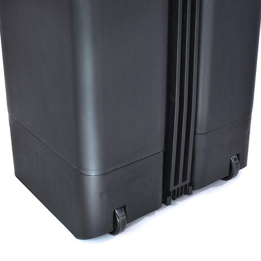 Lixeira 120 Litros Preta Com Rodas, Pedal e Tampa Click - Arqplast Imagem de Lixeira 120 Litros Preta Com Rodas, Pedal e Tampa Click