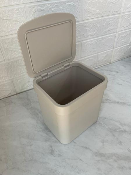 Imagem de Lixeira de Pia para Cozinha OU Trium Cesto Lixo de Bancada 2,5 Litros Compacta