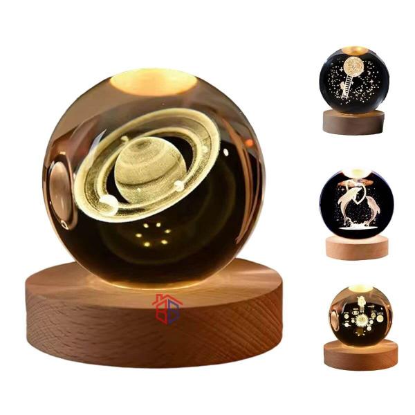Luminária Abajur Mesa Bola de Cristal Luz LED 3d Decorativa Esfera Astronauta Sistema Solar Saturno - Armarinhos BS Imagem de Luminária Abajur Mesa Bola de Cristal Luz LED 3d Decorativa Esfera Astronauta Sistema Solar Saturno