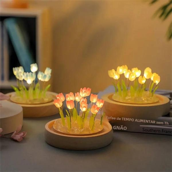 Imagem de Luminária de Mesa Tulipa LED Artesanal - Abajur para Quarto e Decoração