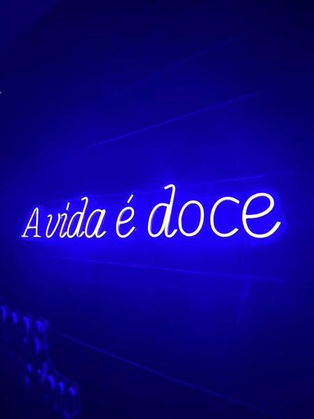 Imagem de Luminária de NEON de led frase - A VIDA É DOCE - 80 x 15cm