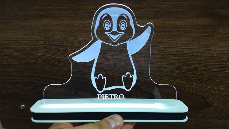 Imagem de Luminária Decorativa com LED Pinguim