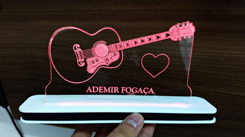 Imagem de Luminária Decorativa com LED Violão 01