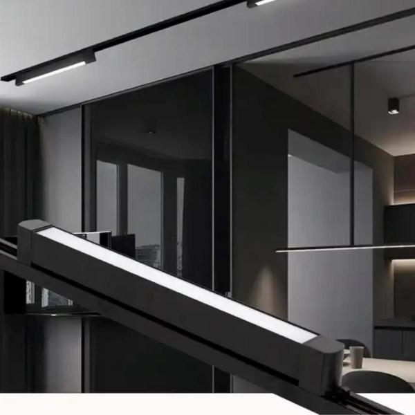 Luminária Módulo Led (Preta) Com Luz Foco Direcionável Difusa Linear 20W De 33Cm Para Trilho Eletrificado - CBC Imagem de Luminária Módulo Led (Preta) Com Luz Foco Direcionável Difusa Linear 20W De 33Cm Para Trilho Eletrificado