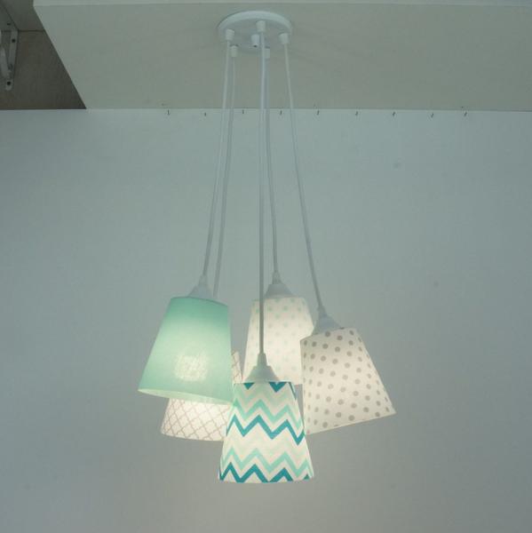 Imagem de Lustre Chevron Crie Casa Cinza,  Branco e Tons de Verde