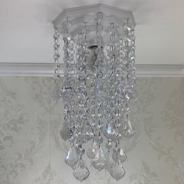 Imagem de Lustre de cristal acrílico alto brilho - Design moderno