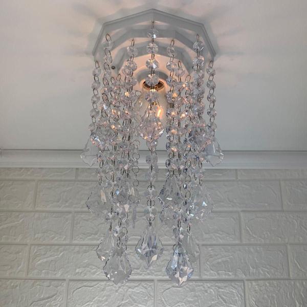 Imagem de Lustre de cristal acrílico alto brilho - Design moderno